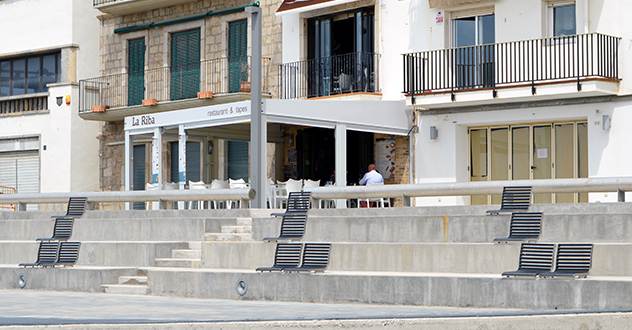 Silla Popular, special element for the seafront of l'Escala, Girona