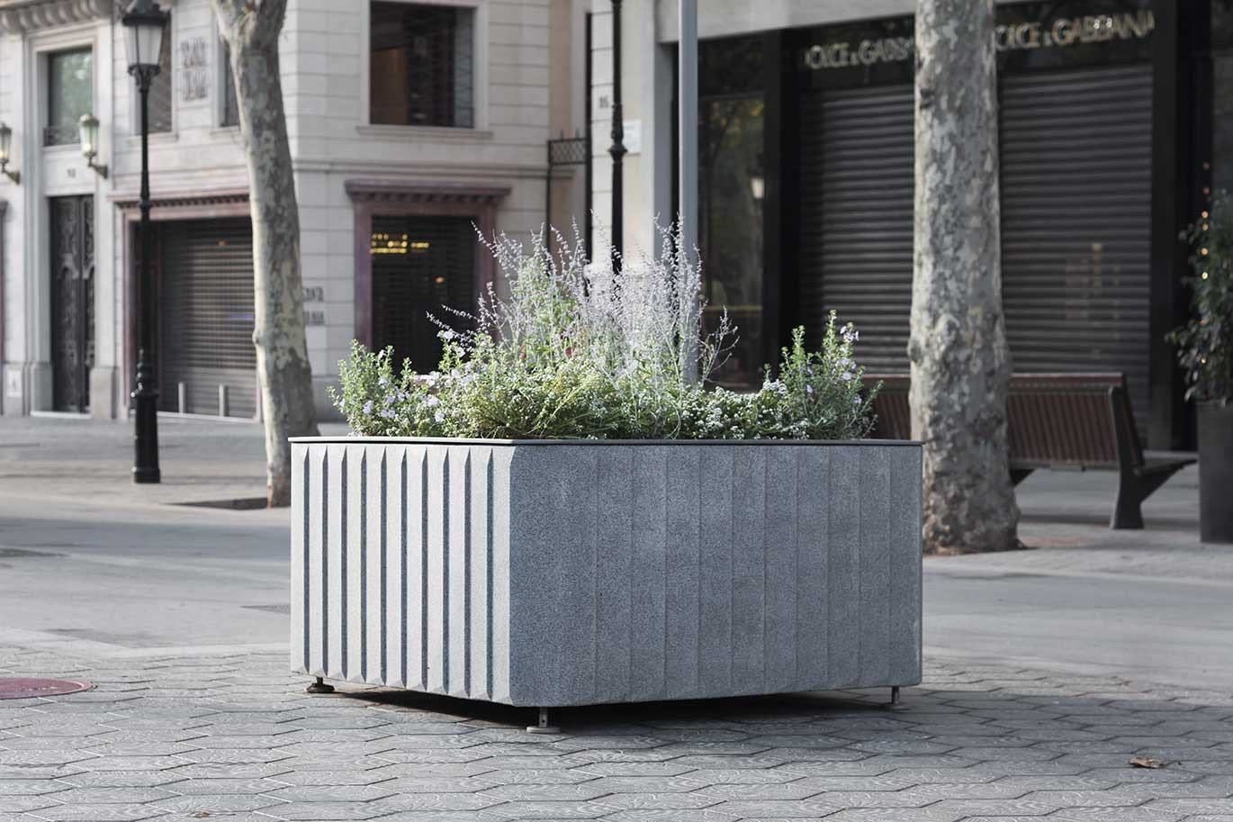 Hidrojardinera jardinera de hormigón de Enric Pericas
