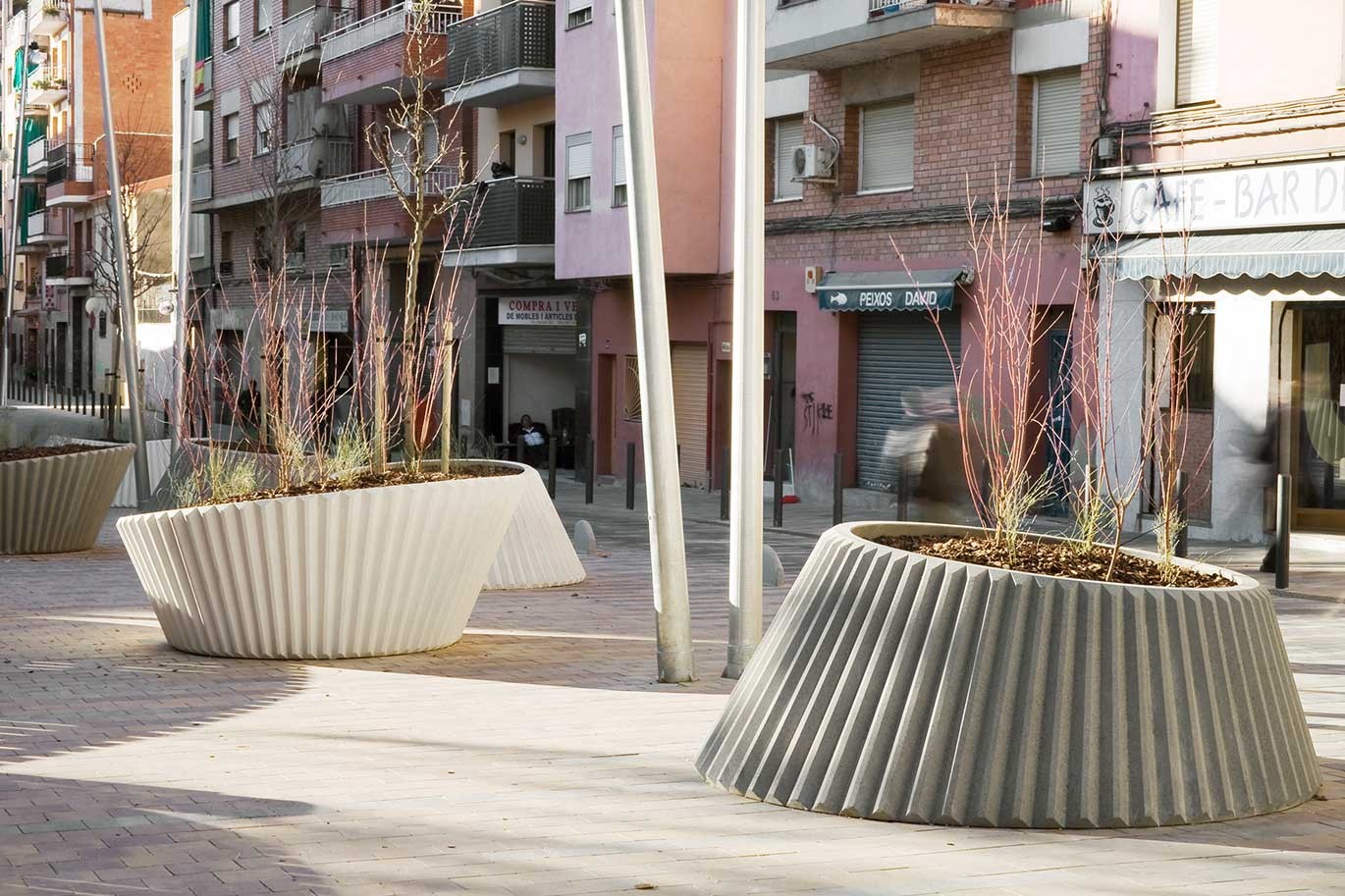 Jardinera Lena de hormigón Manuel Ruisánchez