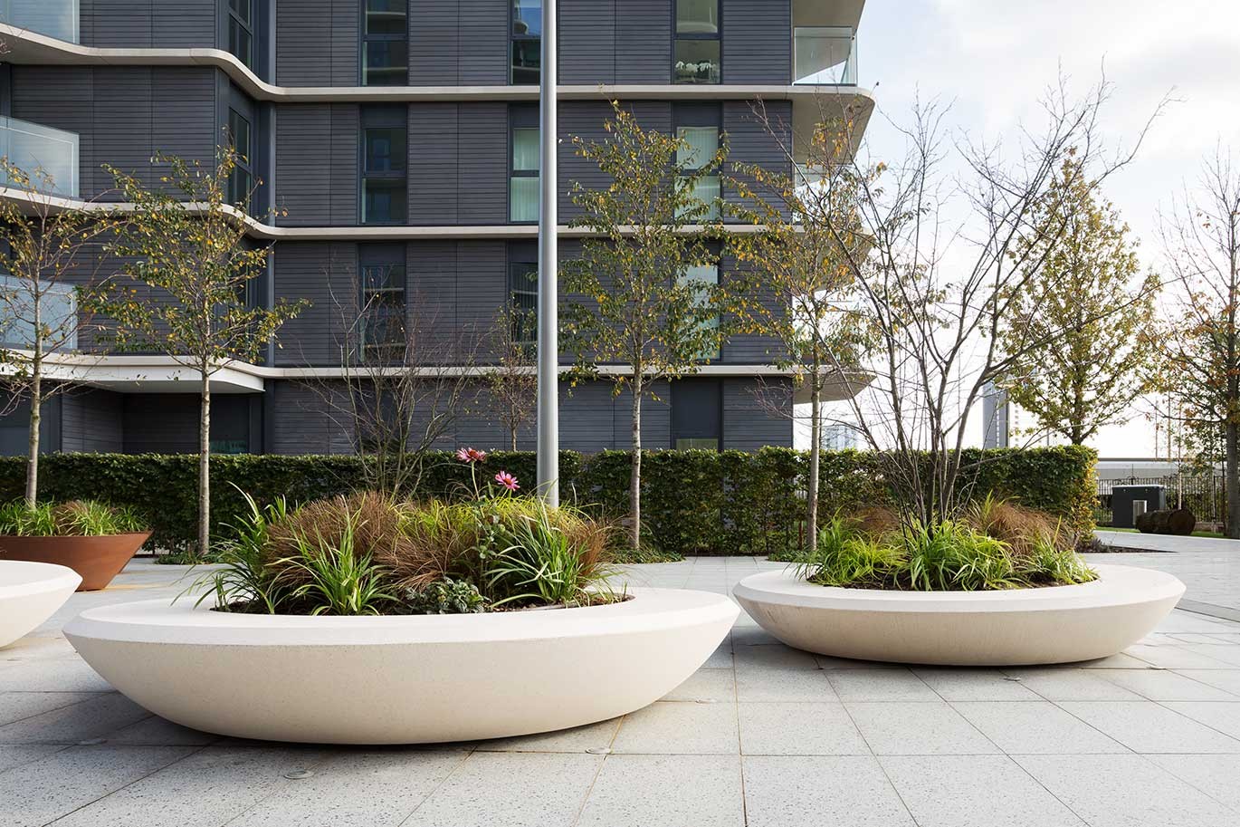 Jardinera Niu de hormigón blanco de Nahtrang Disseny en Londres