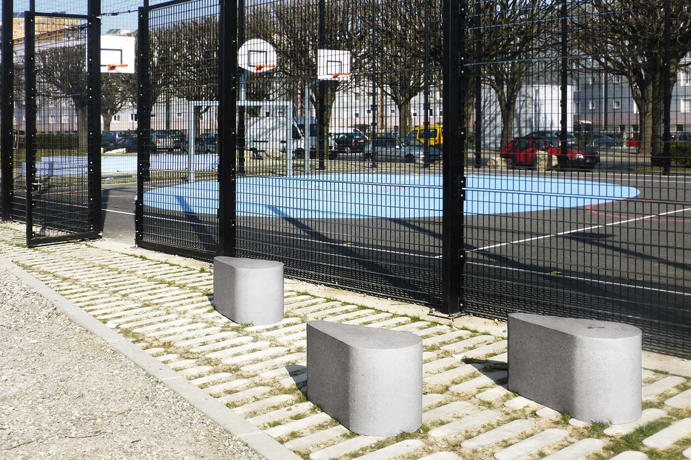 Límite Goutte de hormigón gris de l’AUC Paris en Quartier des Courtillières