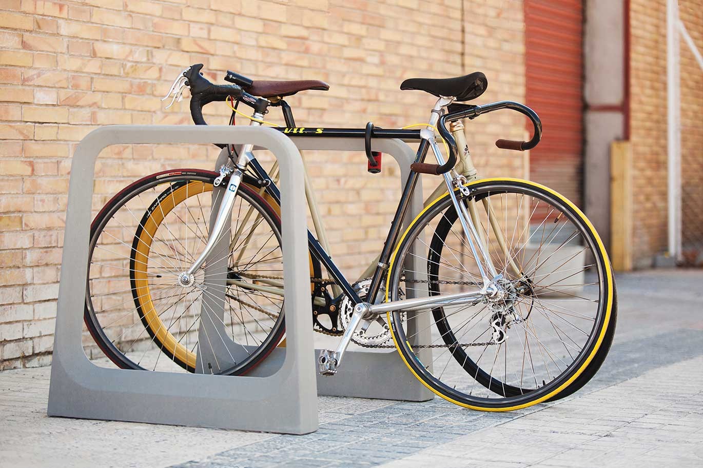 Aparcabicicletas Raval de hormigón UHPC de Gerard Arqué + Martín Caneda