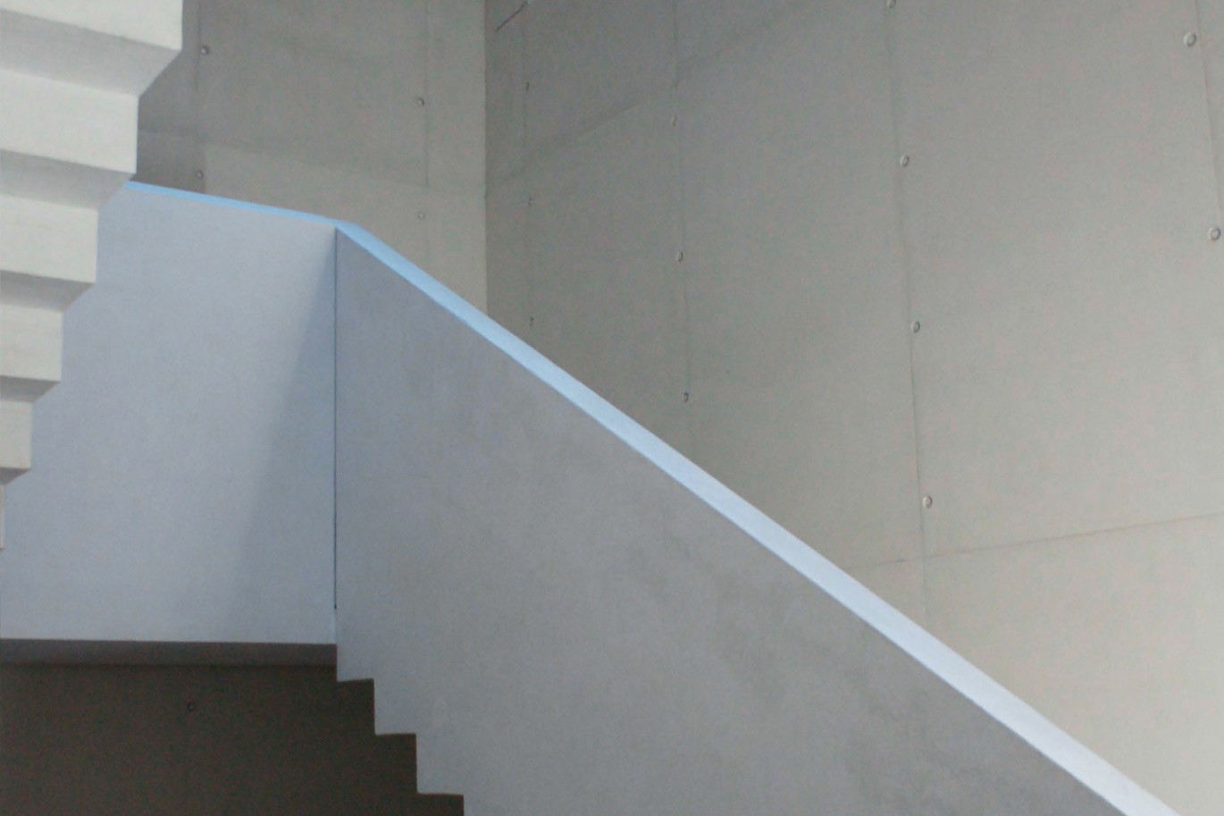 Banc de sang i teixits, élément architectural en béton Banc de sang i teixits, élément architectural en béton