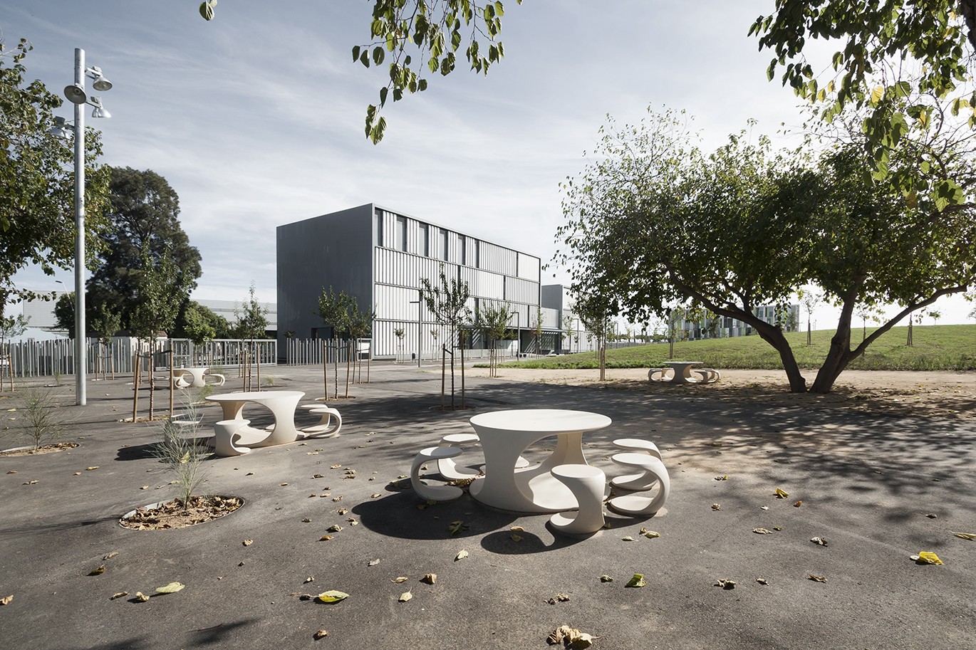 Odos, Bali y elementos especiales para el Campus Bellissens en Reus, Tarragona