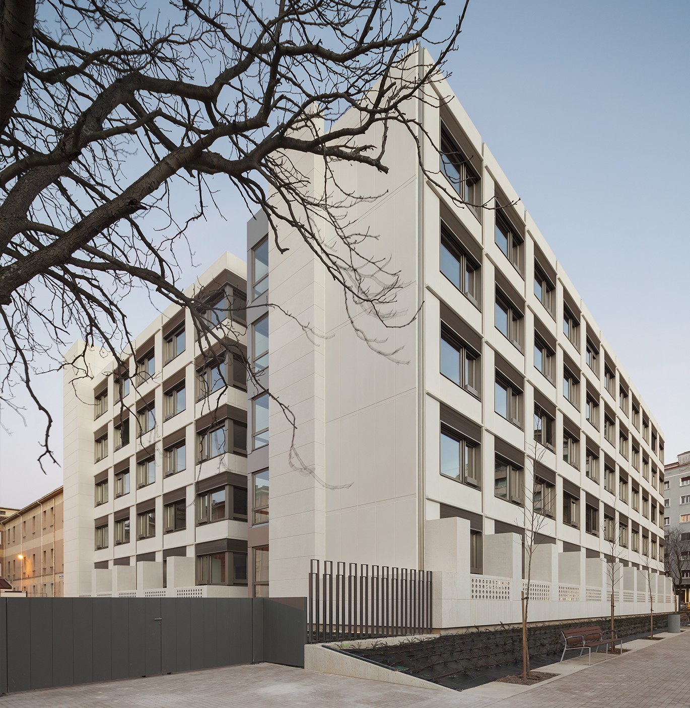 Façade en béton pour la Casa Misericordia à Pampelune