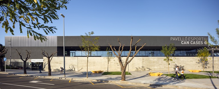 Mobilier urbain Escofet à Can Cases Martorell