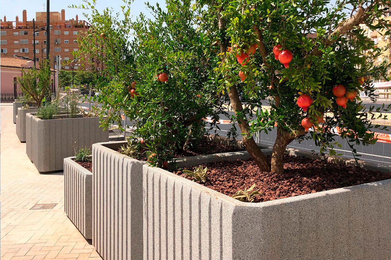 Hidrojardinera jardinera de hormigón de Enric Pericas en Cabanyal de Valencia