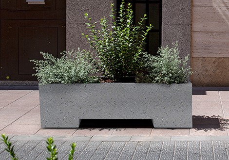 Jardinière Move en béton gris par Escofet_lab à Barcelone