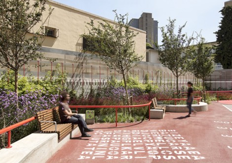 Acceso escolar by leku studio en barcelona 