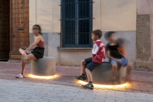 Banca Soc amb llum de SCOB Arquitectes al Masnou, Barcelona