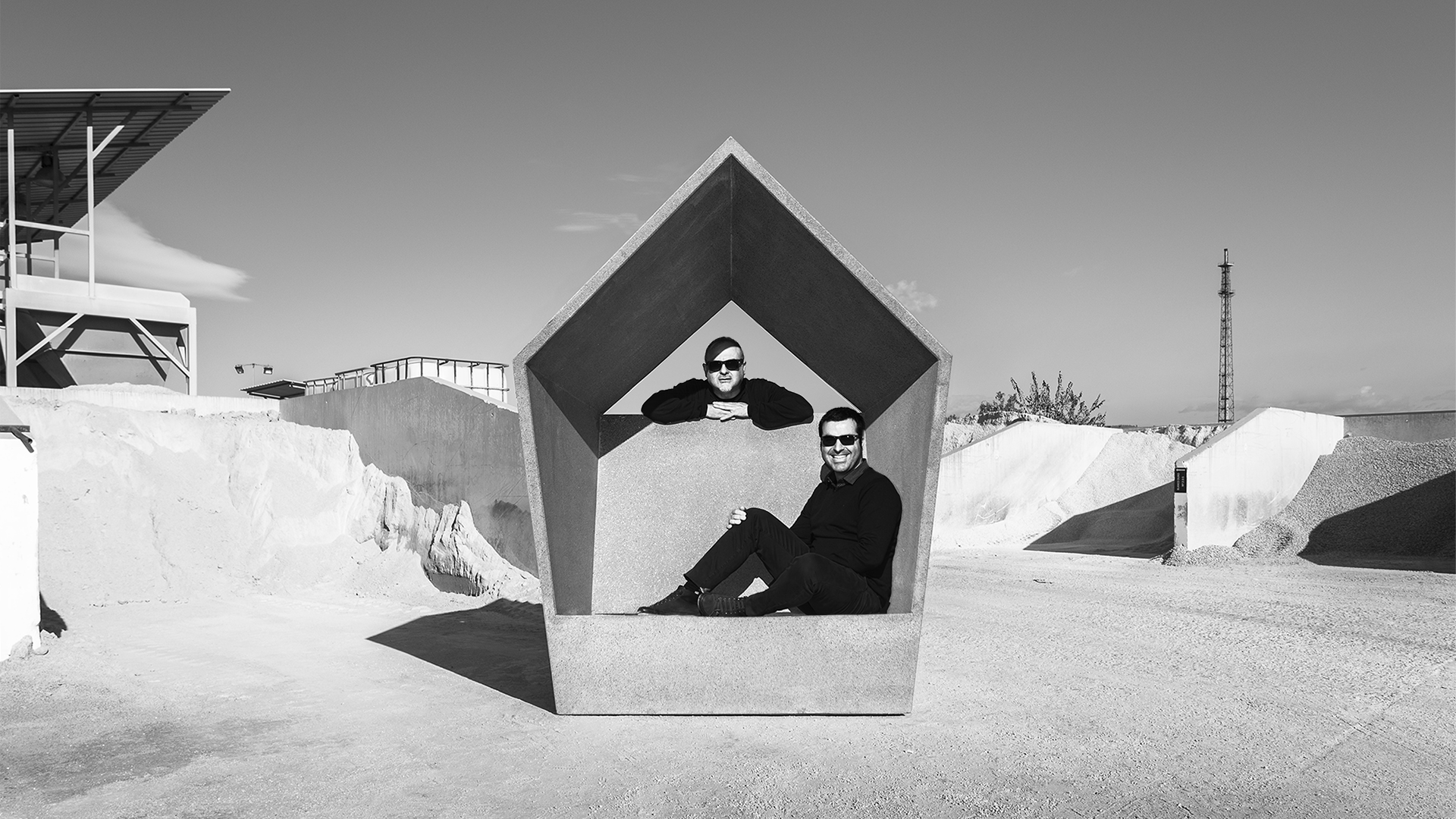 PORTRAIT IN INDUSTRY WITH DOMUS AND AUTHORS