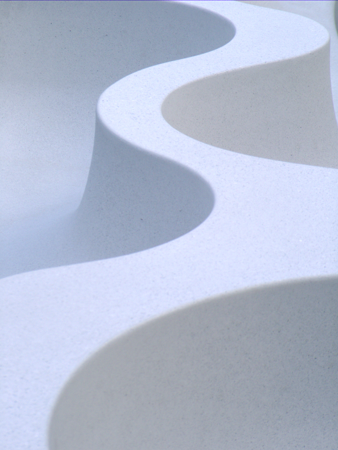 DETAIL OF THE SINUOUS SHAPES OF THE NAGUISA'S BACKREST