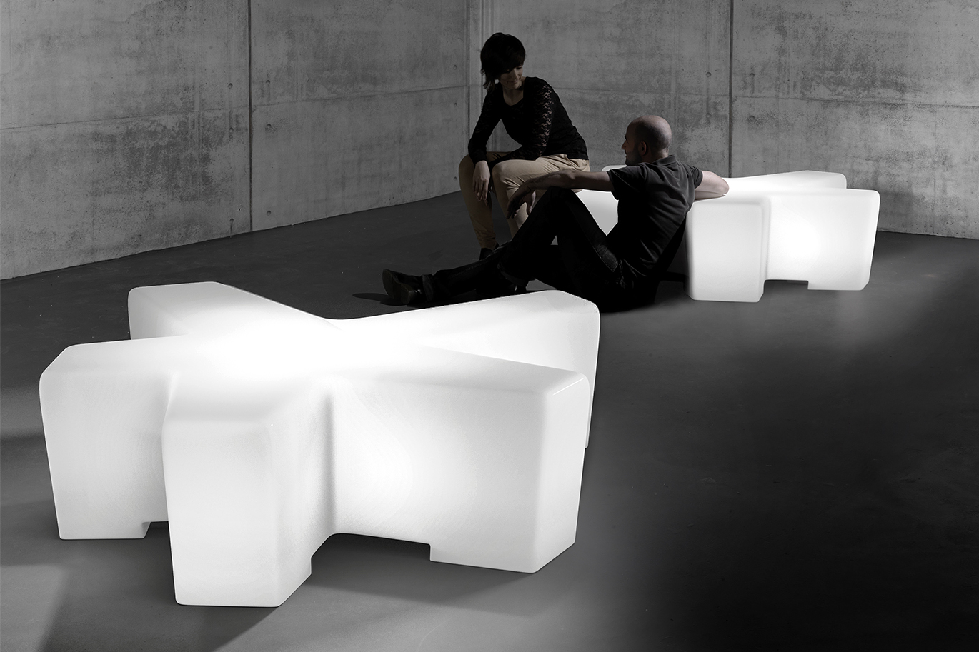 STARFISH. WHITE ILLUMINATED