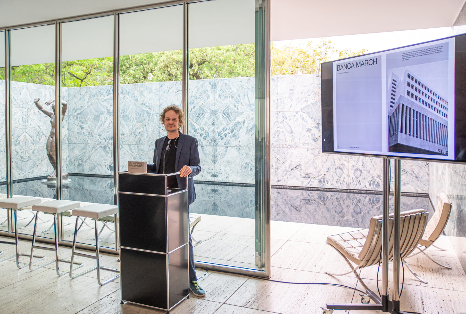 ORIOL PARÍS, PAVELLÓ MIES VAN DER ROHE, BARCELONA ©ENRIQUE MUDA