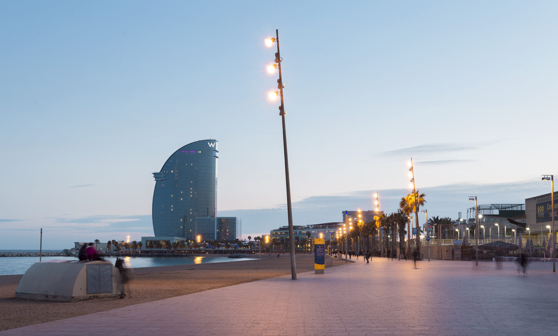 Luminaria Kanya en Barcelona Hotel Vela