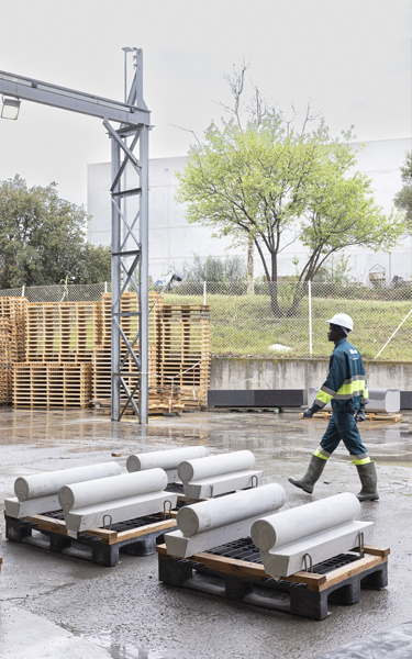 Escofet fábrica patio acabados