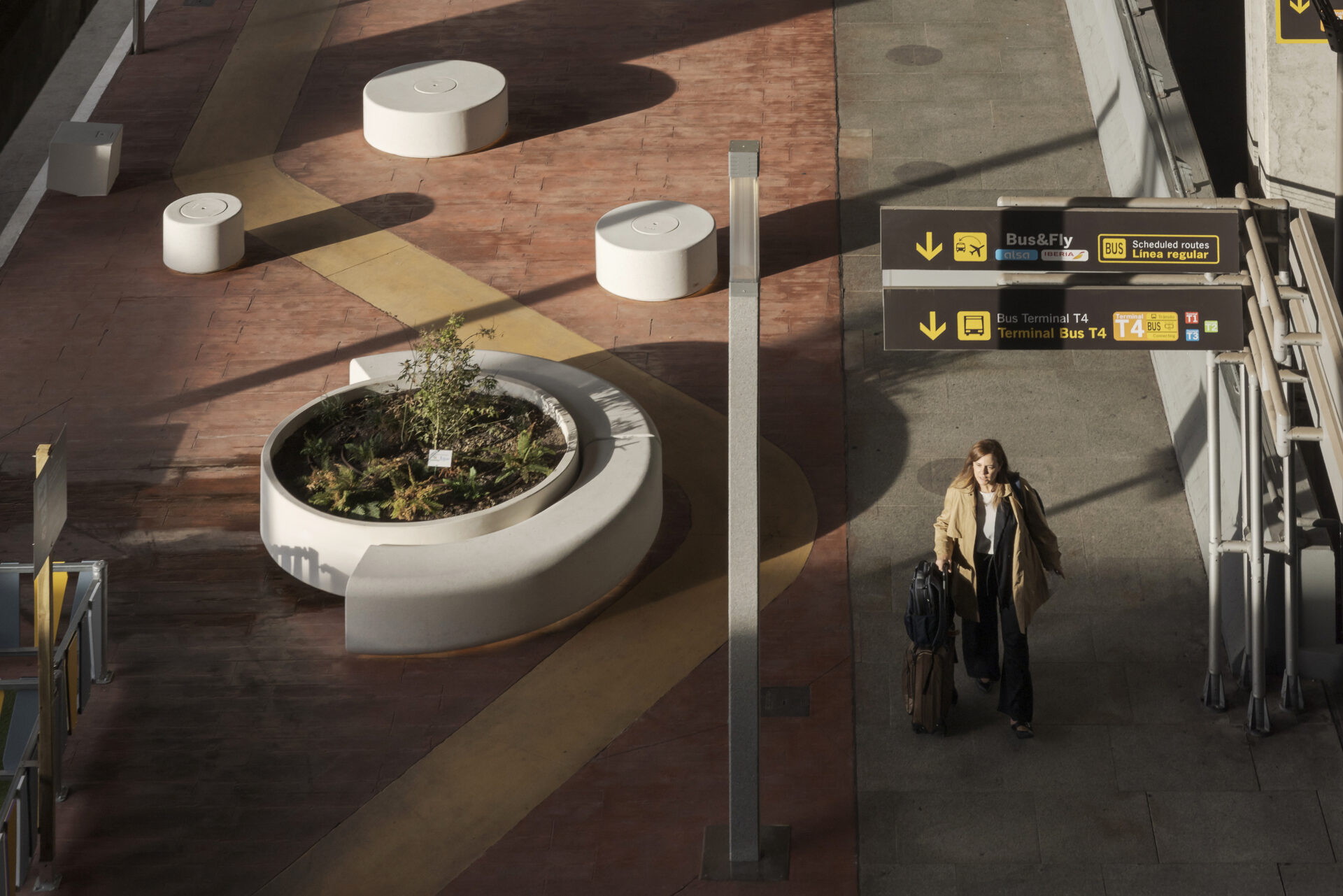 Aeropuerto Adolfo Suárez Mobiliario urbano Escofet