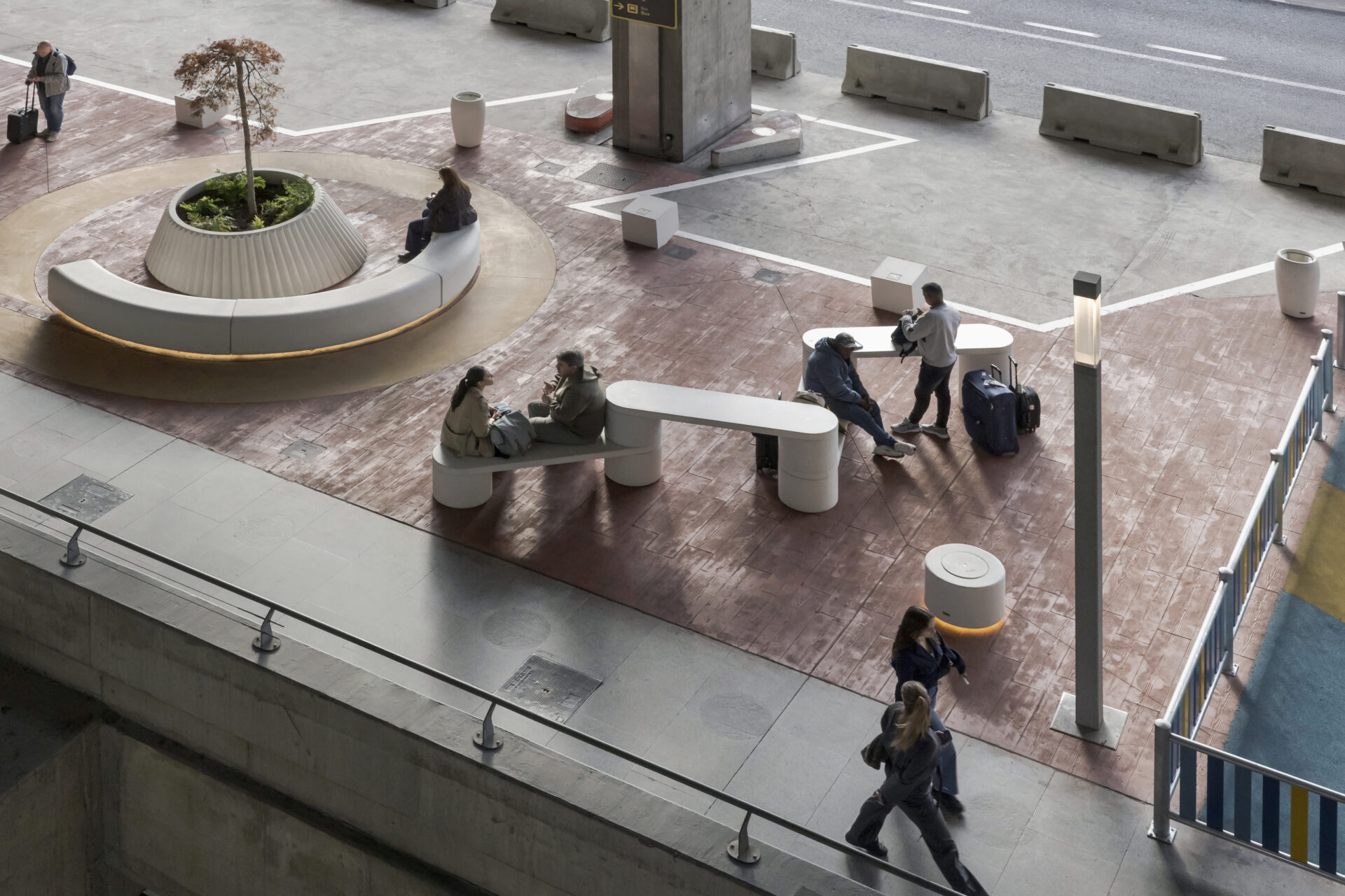 Aeropuerto Adolfo Suárez Mobiliario urbano Escofet