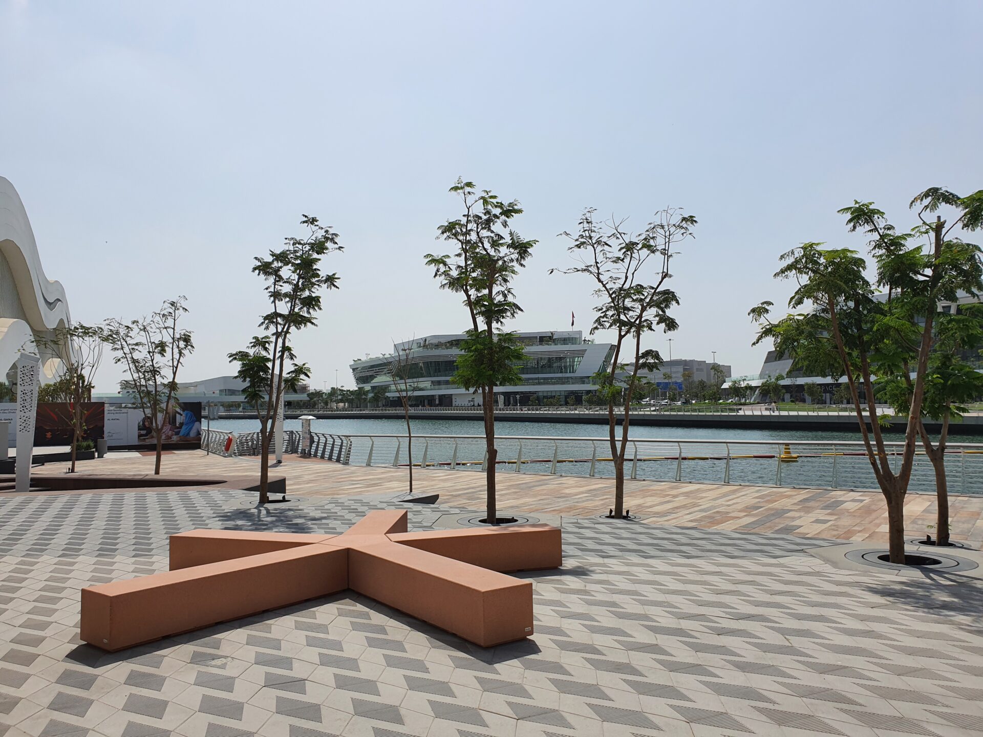 BOXLAND en AL-QANA UAE, Escofet